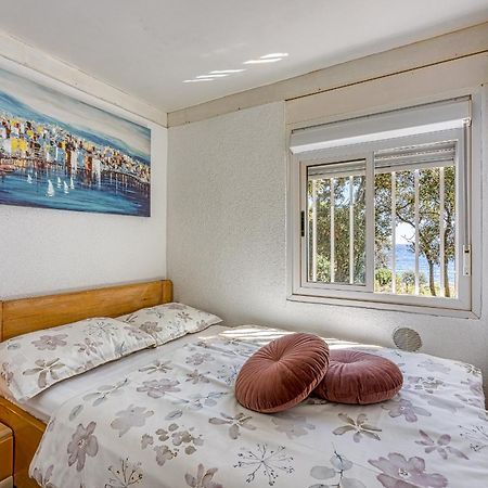 Cottage On The Kavran Beach Экстерьер фото