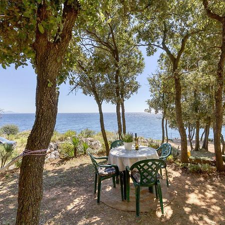 Cottage On The Kavran Beach Экстерьер фото