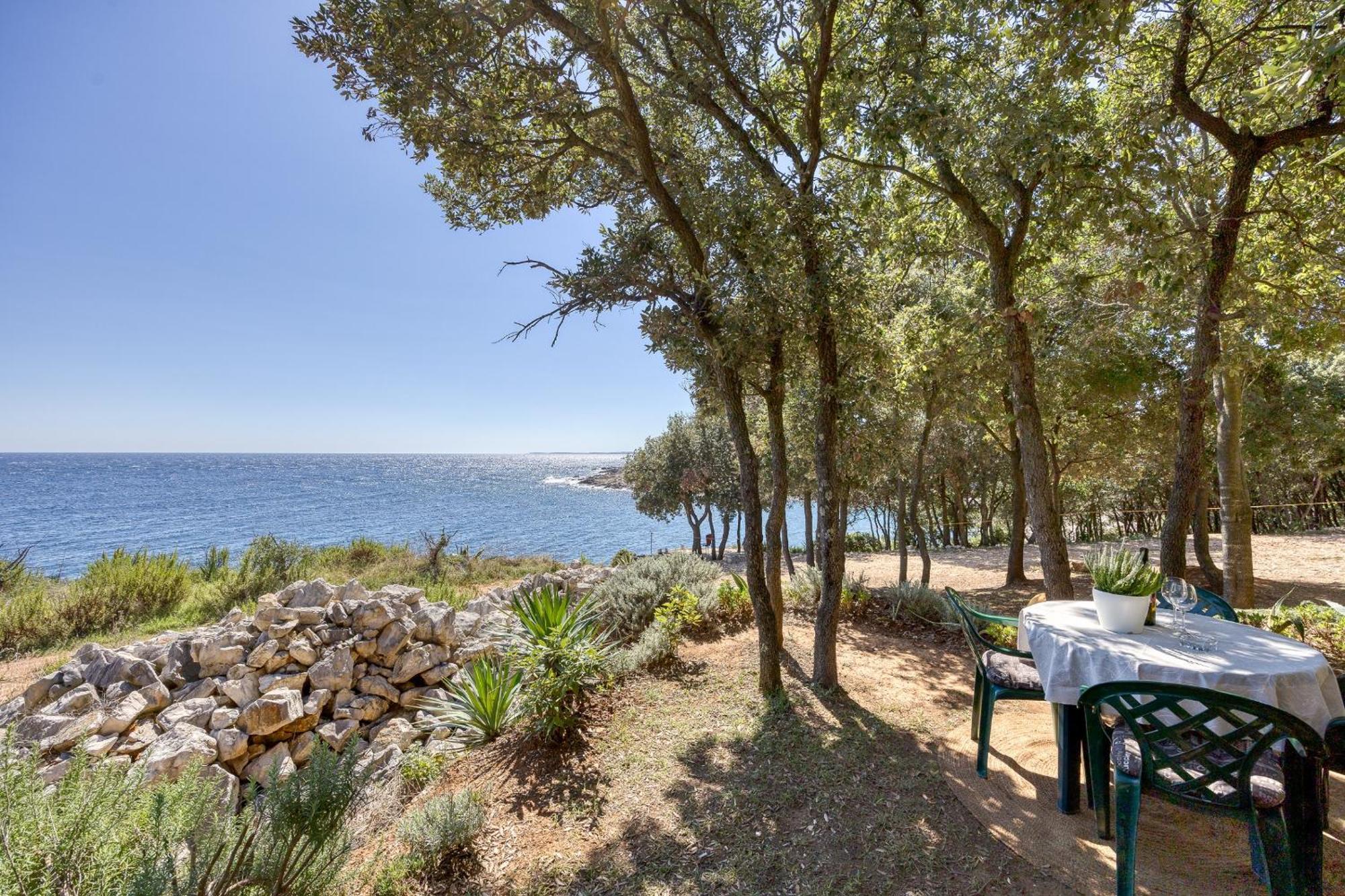 Cottage On The Kavran Beach Экстерьер фото