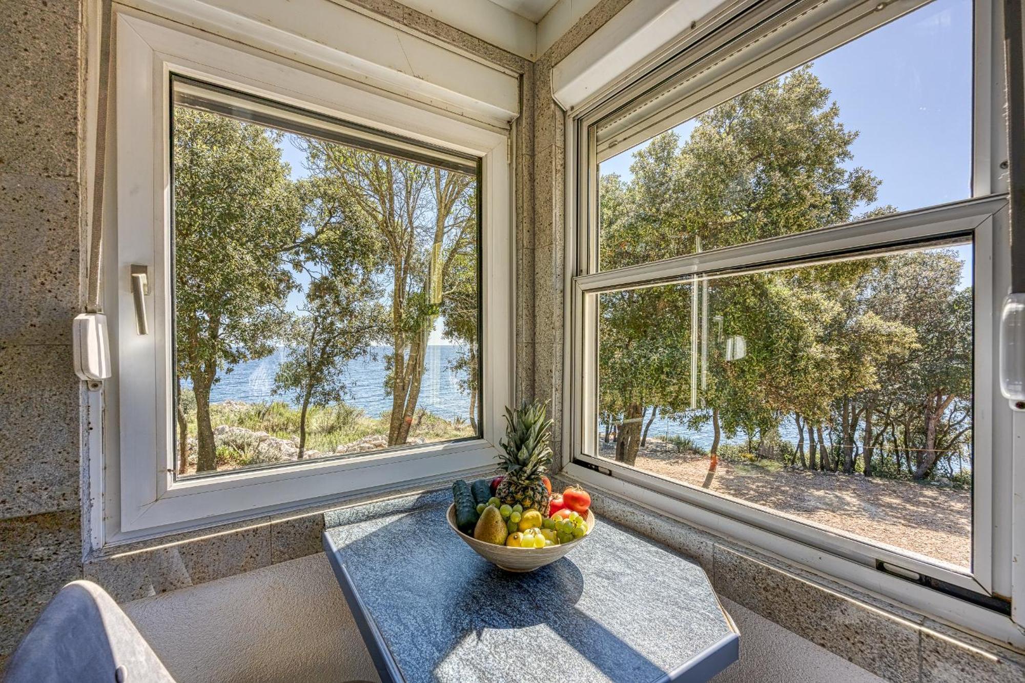 Cottage On The Kavran Beach Экстерьер фото